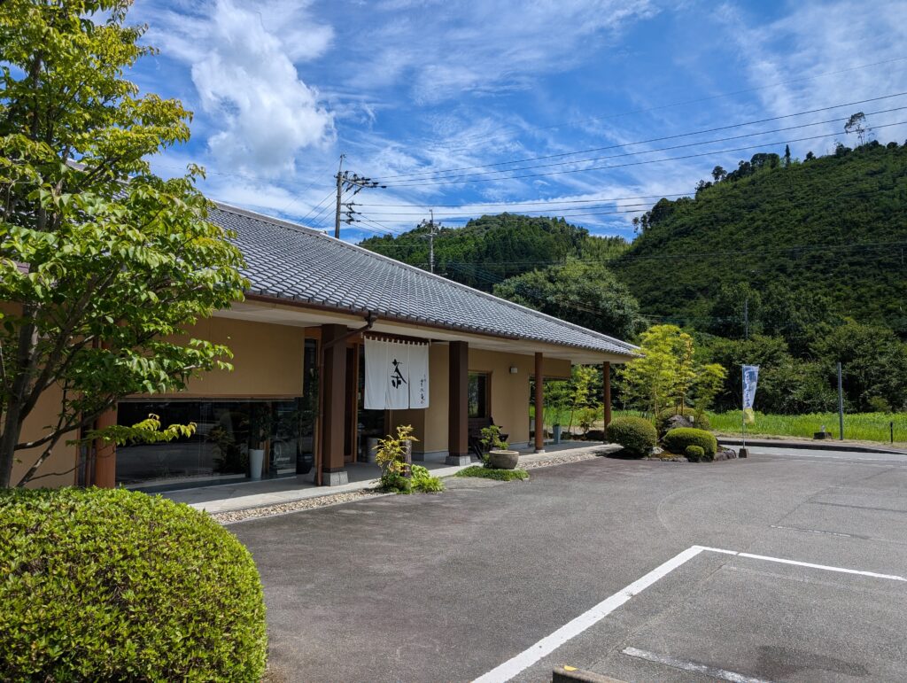 広々とした駐車場